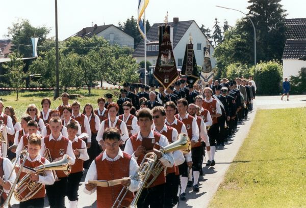 Kirchenzug zum Zelt