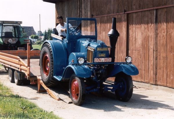 Oldtimer beim Abladen