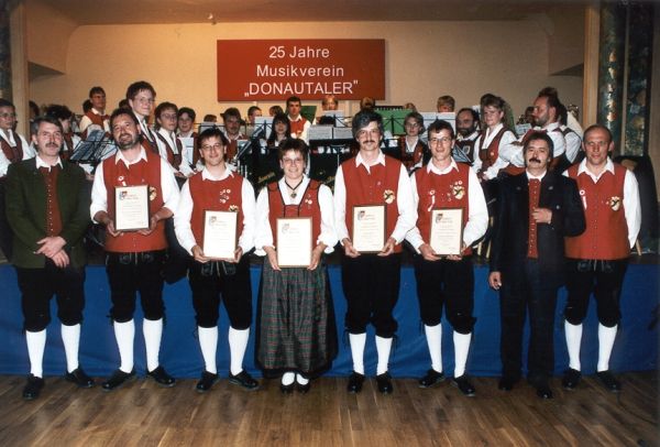 Gruppenphoto der Musiker, die ihr 15-jähriges Jubiläum feiern