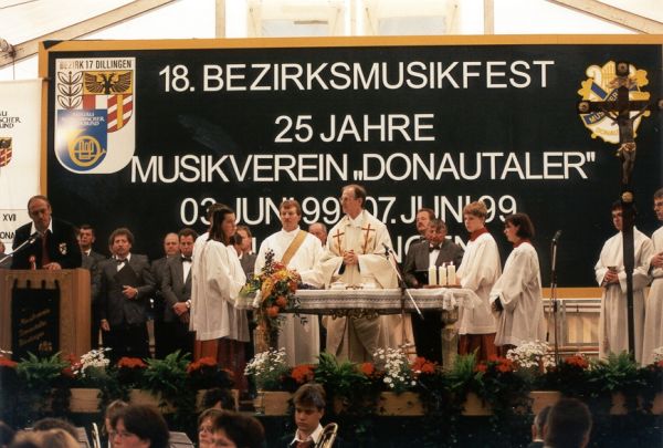Die Zelebranten Dekan Paul Sinz und Diakon Xaver Käser