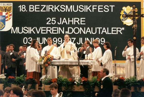 Die Zelebranten Dekan Paul Sinz und Diakon Xaver Käser