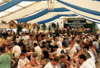 Volles Festzelt beim Bezirksmusikfest